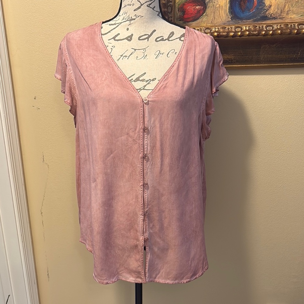 Velvet Heart Dusty Rose Lightweight buttoned Flutter Cap Sleeve Blouse